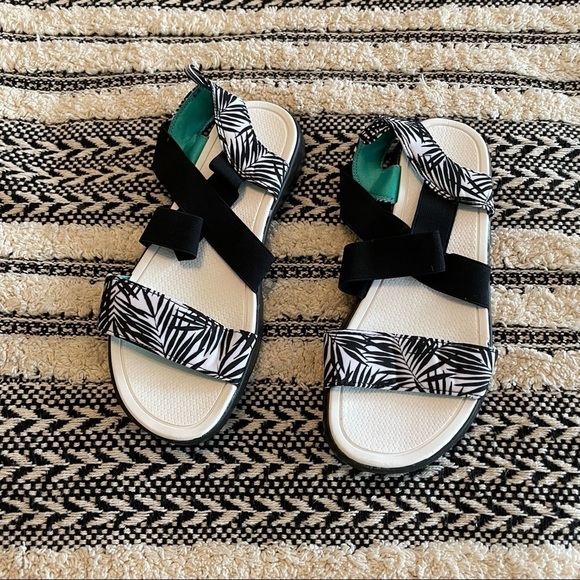 Lands' End Black and White Sandals - Picture 1 of 2